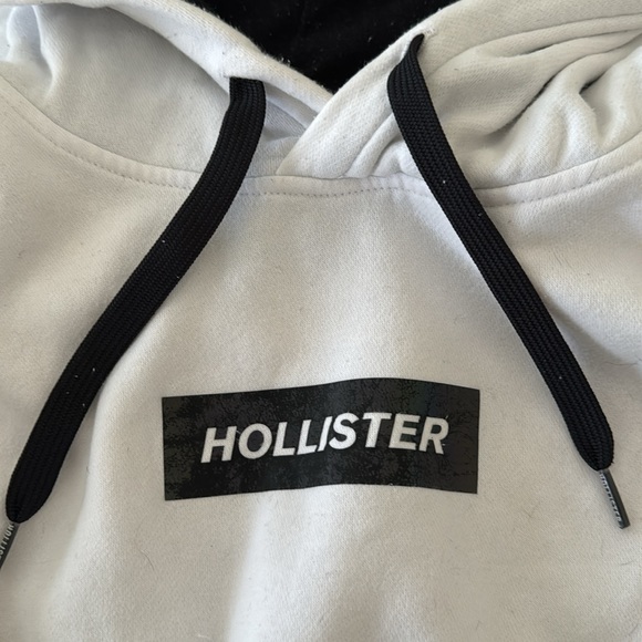 Hollister boxed logo hoodie - Picture 2 of 4